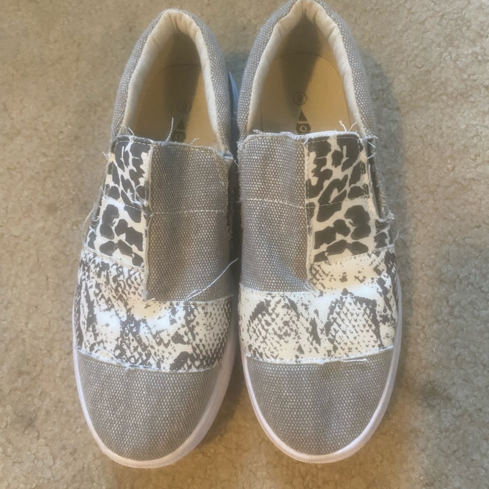 Women’s Size 9 Slip on Leopard Print Shoes